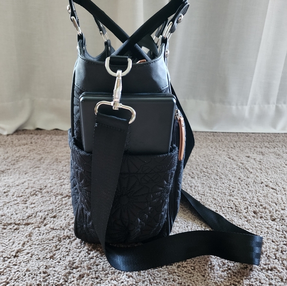 Petunia Pickle Bottom City Carry all Bedford Ave - Picture 4 of 7